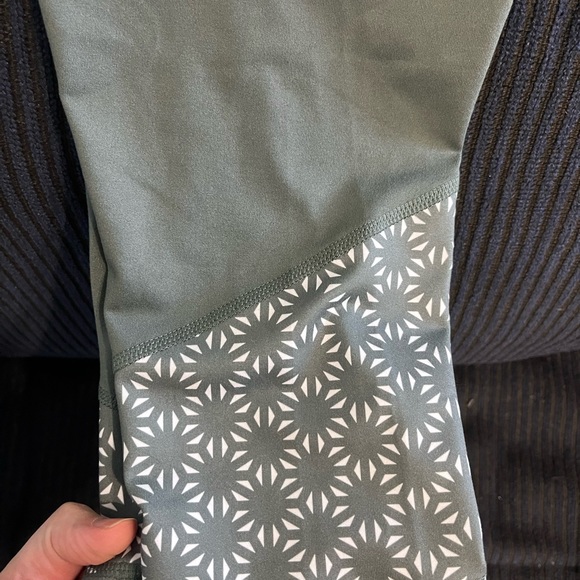 Champion C9 workout crops Medium - Picture 5 of 6